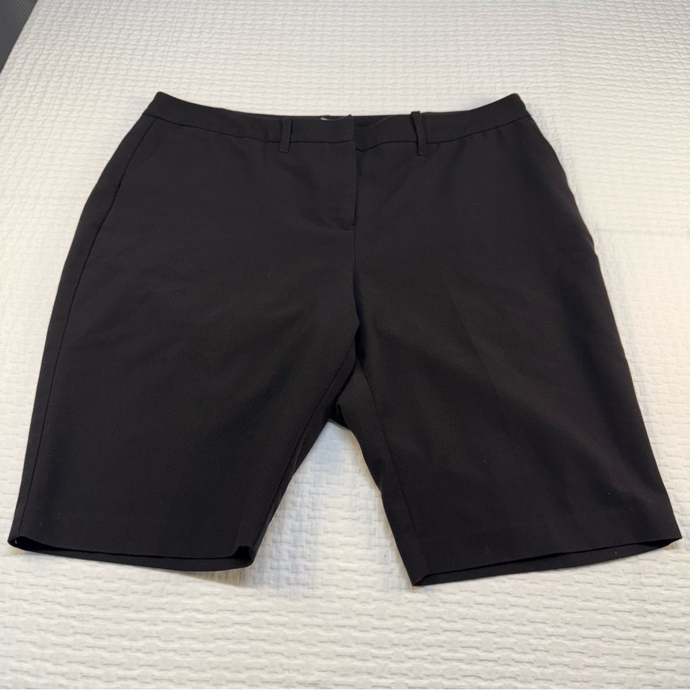 Slim fabulous Bermuda Dress Black Women's Shorts size 16